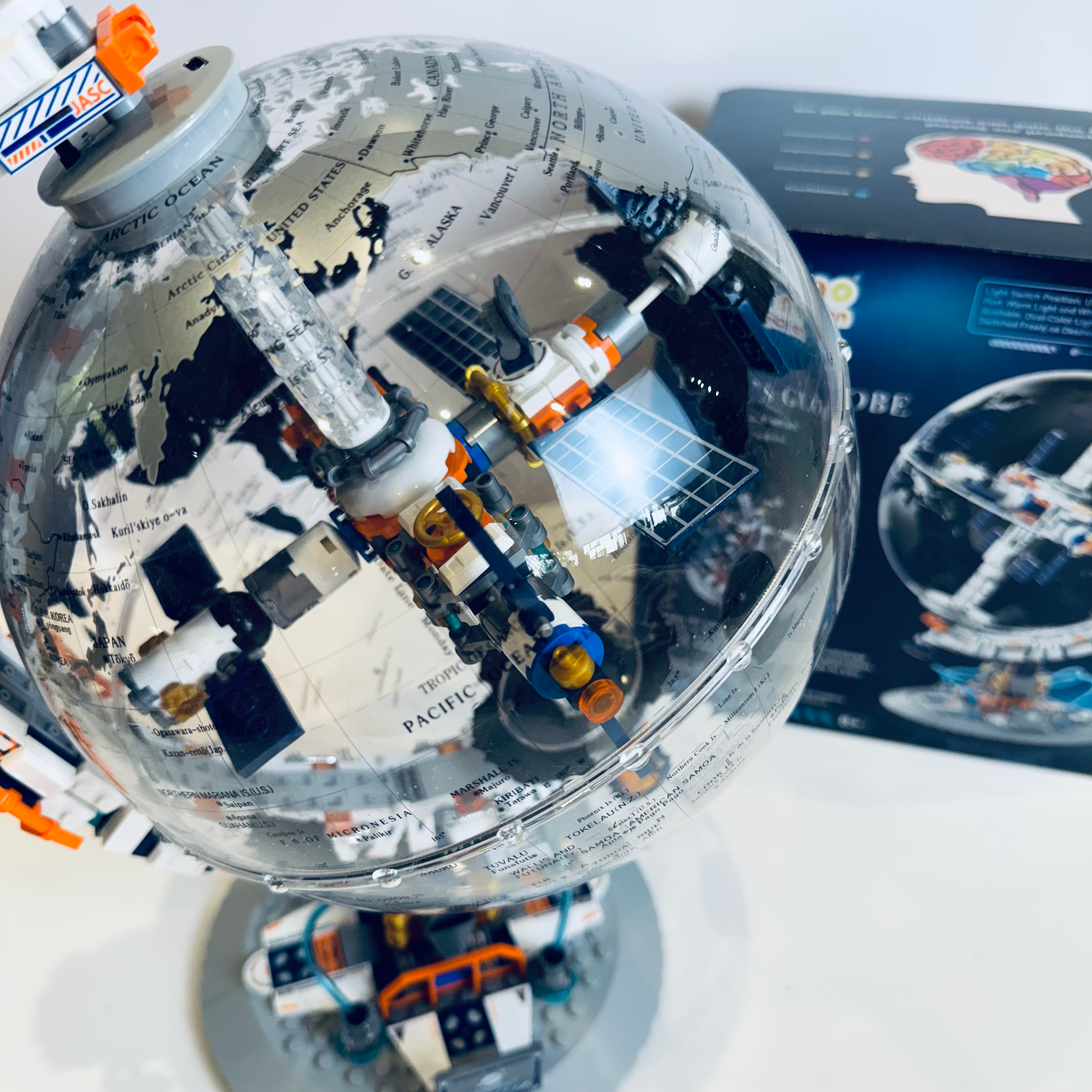 Dino's Globe