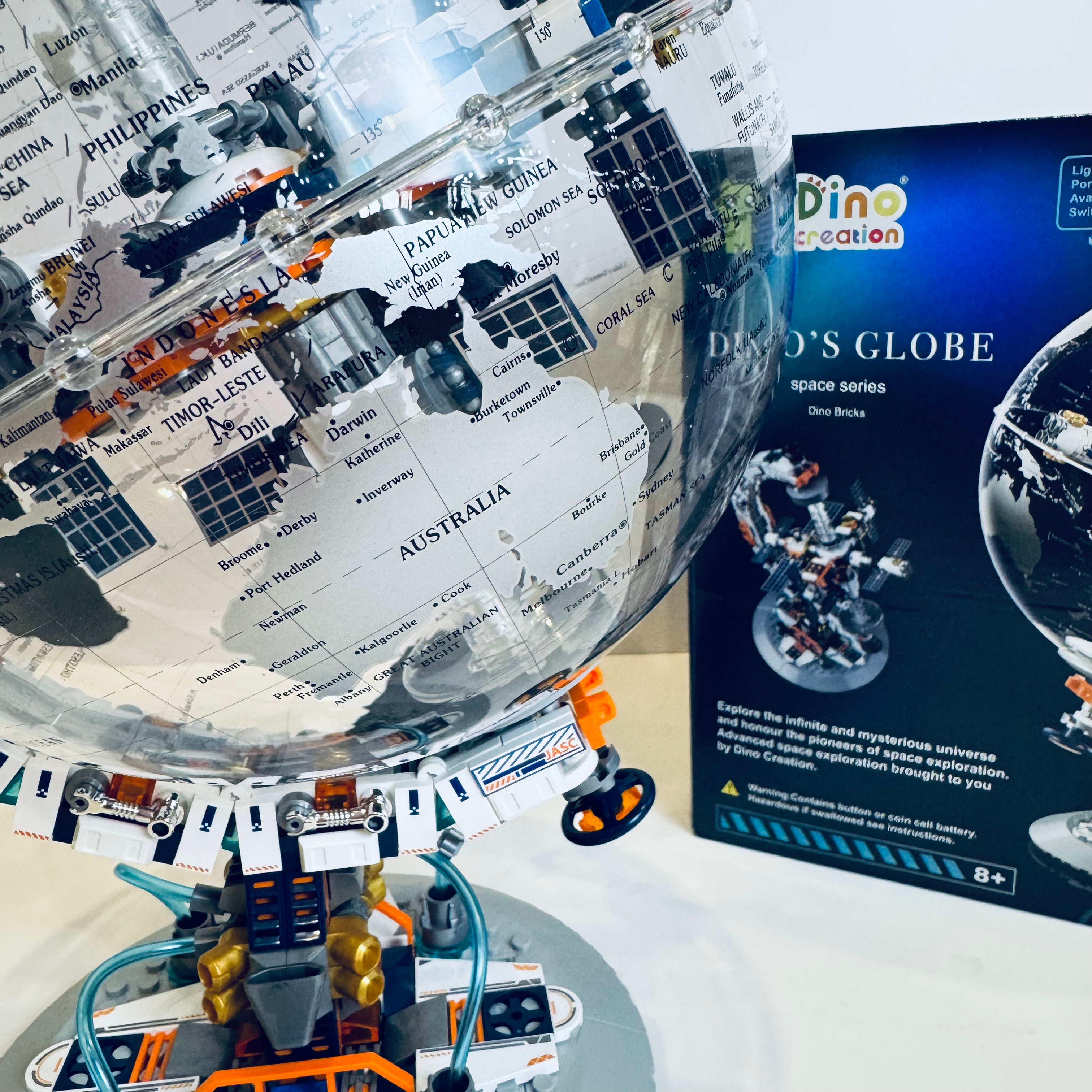 Dino's Globe